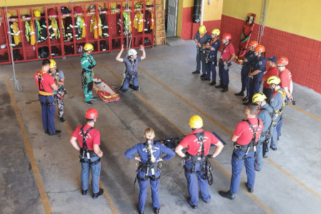 PISTA DE TREINAMENTO DE SALVAMENTO EM ALTURA É INSTALADA EM CANOINHAS